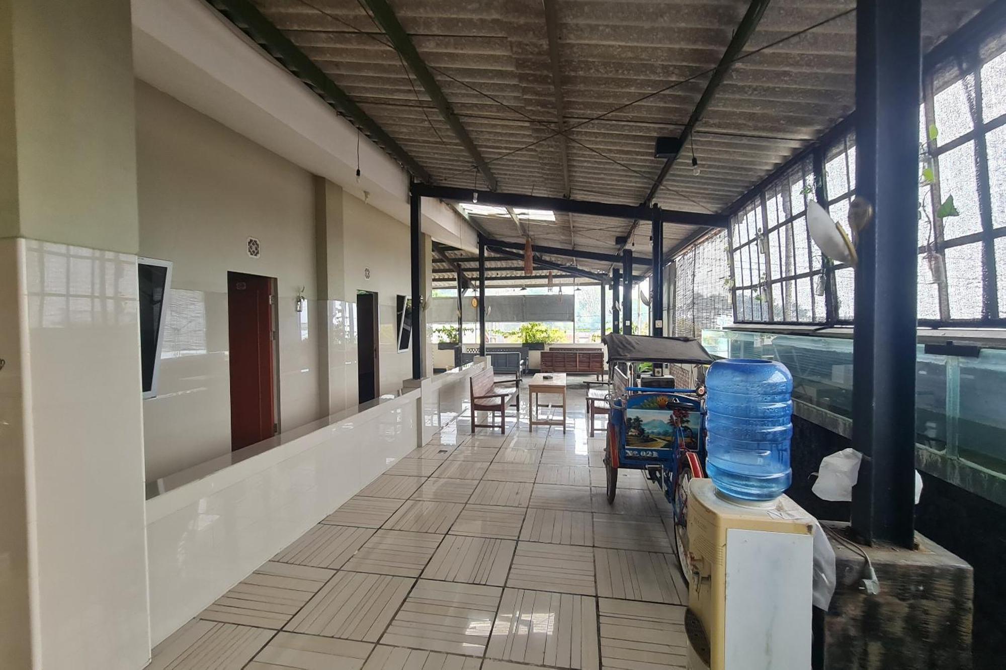 Capital O 93250 Hotel Tirta Kencana 2 Baturaden Banyumas Extérieur photo